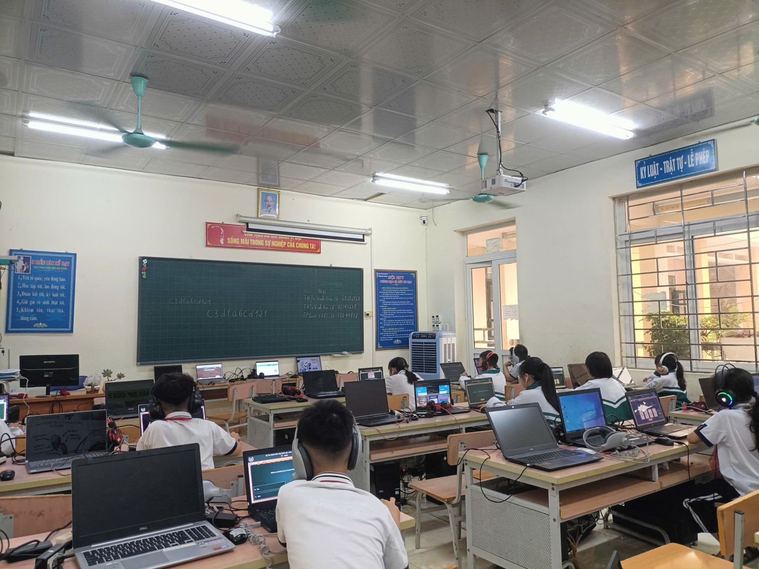 TRƯỜNG TIỂU HỌC TÔ VĨNH DIỆN TỔ CHỨC THÀNH CÔNG KỲ THI OLYMPIC TIẾNG ANH TRÊN INTERNET (IOE) CẤP QUỐC GIA  NĂM HỌC 2025 – 2026