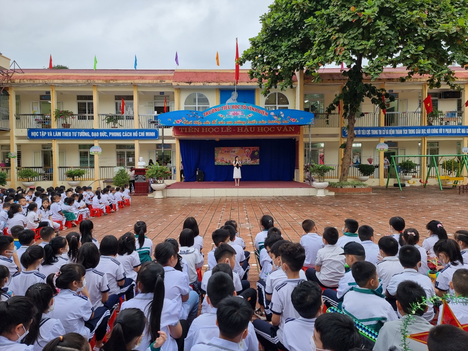 VUI TẾT  TRUNG THU NĂM 2022 - TRƯỜNG TIỂU HỌC TÔ VĨNH DIỆN