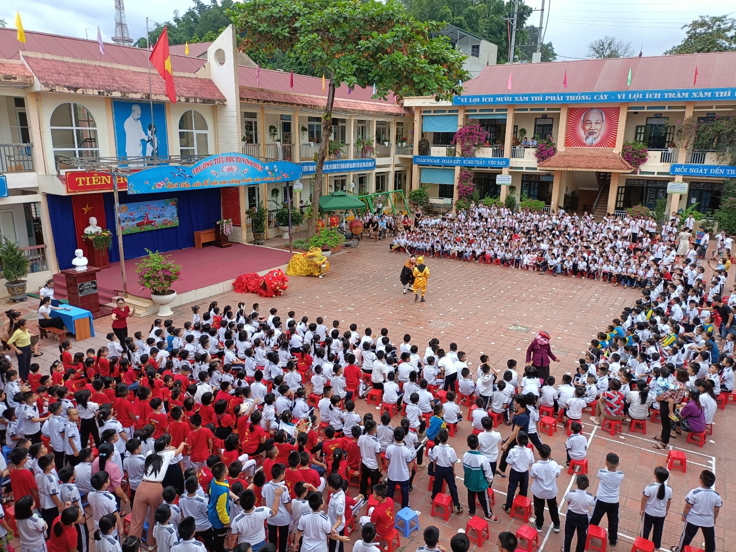 TRƯỜNG TIỂU HỌC TÔ VĨNH DIỆN VUI TẾT  TRUNG THU NĂM 2023