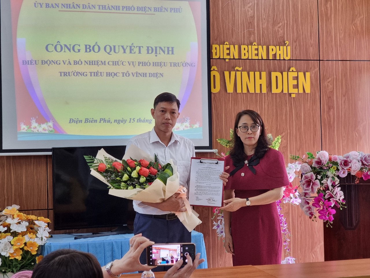 LỄ CÔNG BỐ, TRAO QUYẾT ĐỊNH BỔ NHIỆM PHÓ HIỆU TRƯỞNG TẠI TRƯỜNG TIỂU HỌC TÔ VĨNH DIỆN