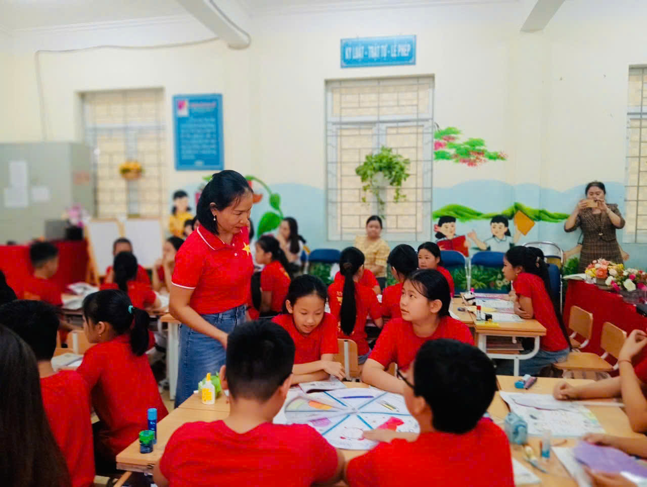 NHÓM GIÁO VIÊN TIẾNG ANH TIỂU HỌC THÀNH PHỐ ĐIỆN BIÊN PHỦ SINH HOẠT CHUYÊN MÔN LẦN THỨ III NĂM HỌC 2024-2025