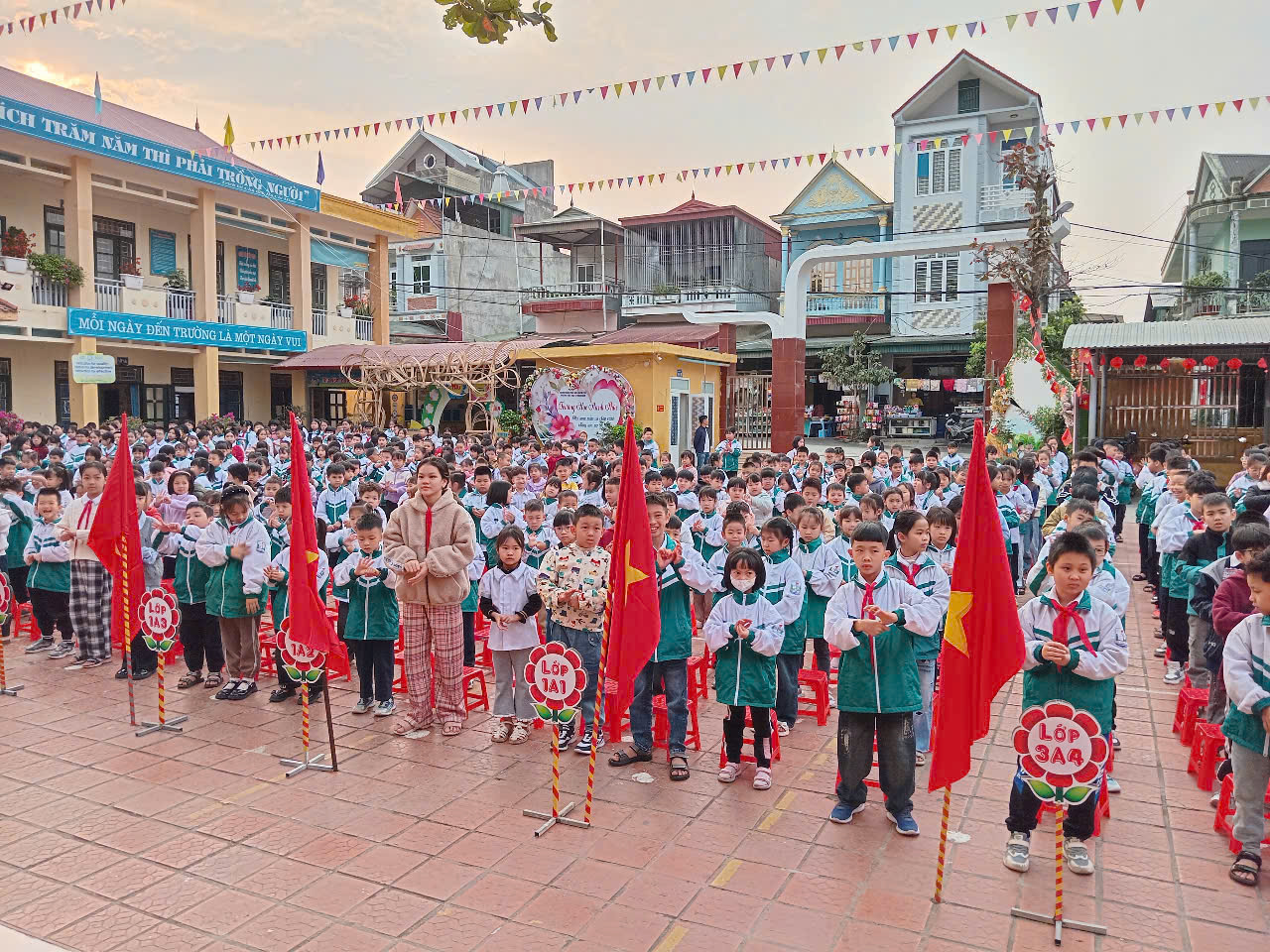 TRƯỜNG TIỂU HỌC TÔ VĨNH DIỆN TỔ CHỨC TUYÊN TRUYỀN “ BÀI TRUYỀN THÔNG PHÒNG CHỐNG BỆNH CÚM TRÊN NGƯỜI” VÀ  “ RỬA TAY ĐÚNG CÁCH VỚI XÀ PHÒNG”
