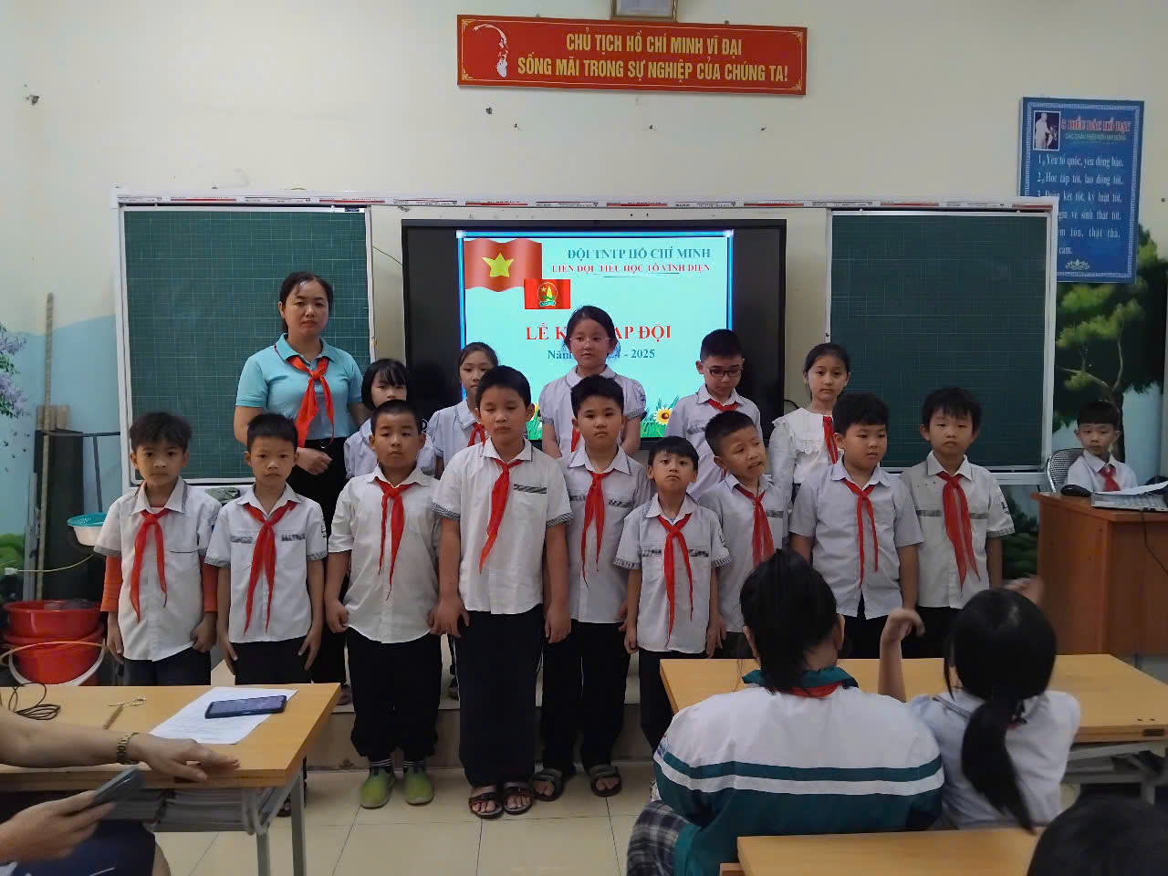 CHƯƠNG TRÌNH KẾT NẠP ĐỘI ĐỢT 2 NĂM HỌC 2024 - 2025 CHÀO MỪNG KỶ NIỆM 94 NĂM NGÀY THÀNH LẬP ĐOÀN TNCS HỒ CHÍ MINH.