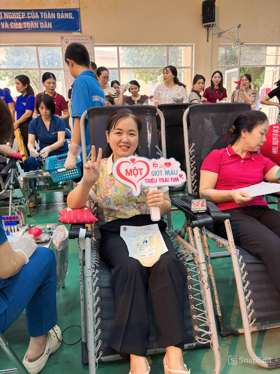 CÔNG ĐOÀN VIÊN TRƯỜNG TIỂU HỌC TÔ VĨNH DIỆN TÍCH CỰC THAM GIA HIẾN MÁU NHÂN ĐẠO ĐỢT 1 – NĂM 2025