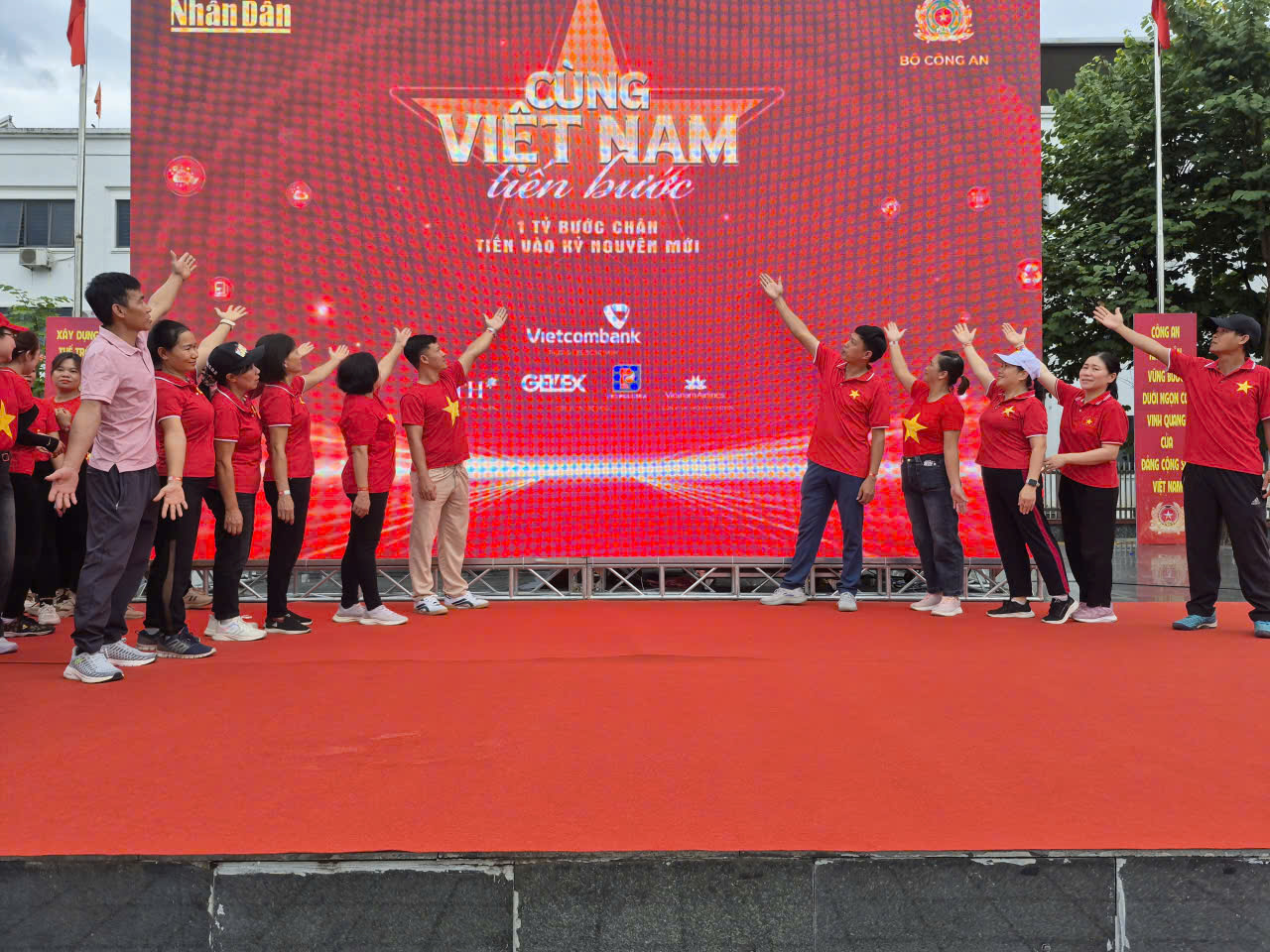 Trường Tiểu học Tô Vĩnh Diện Sôi Nổi Tham Gia Hoạt Động "Cùng Việt Nam Tiến Bước"